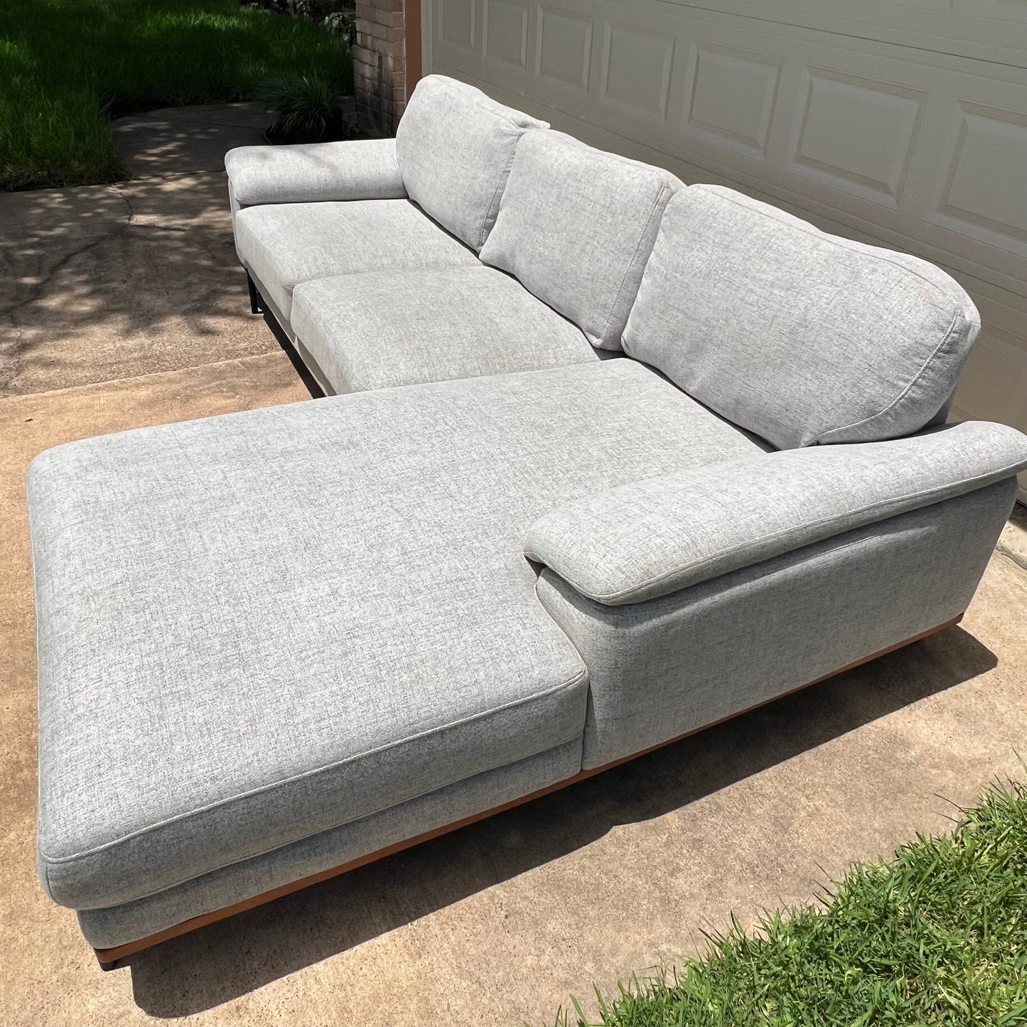 Urban Chic 2-Piece Mid-Century Modern Sectional