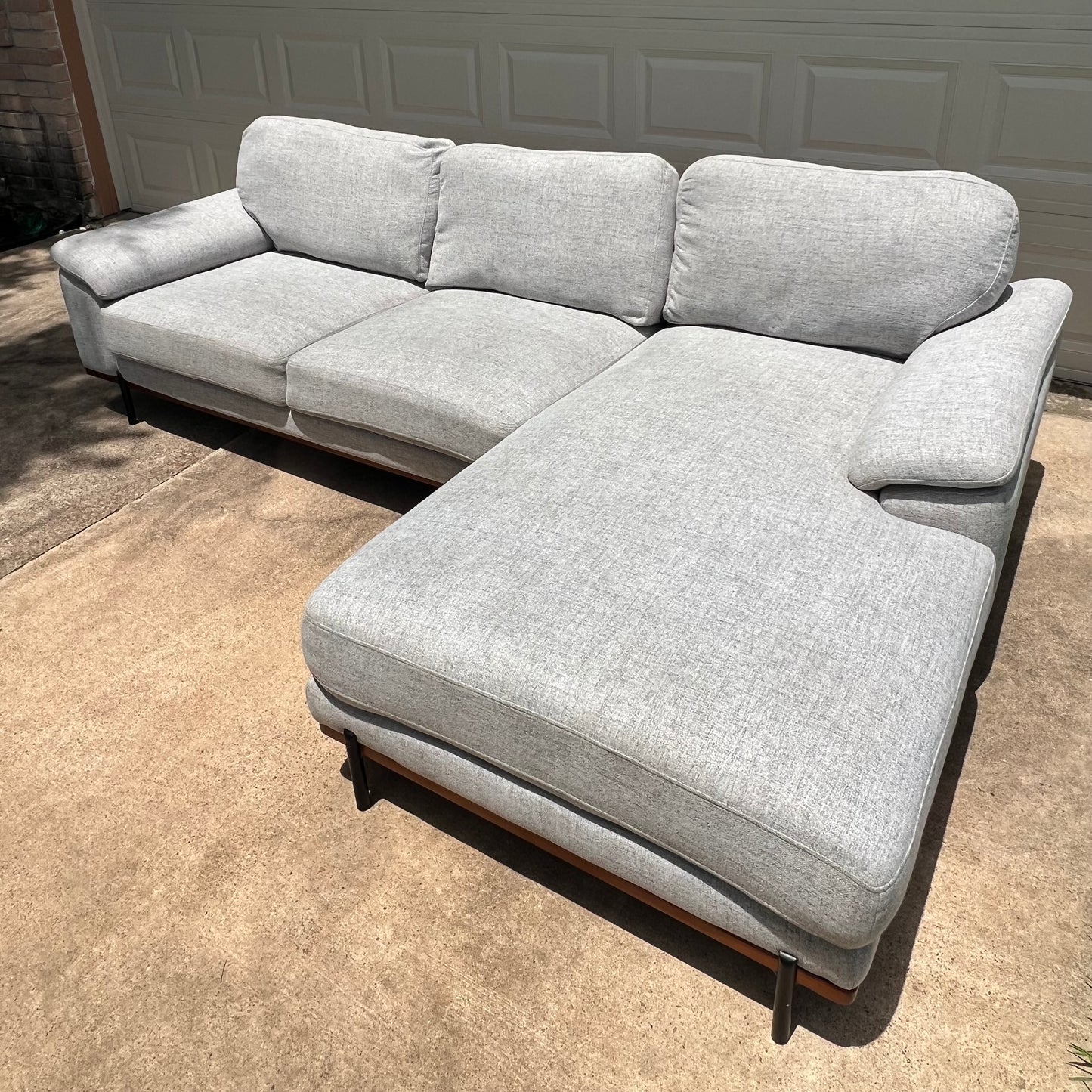 Urban Chic 2-Piece Mid-Century Modern Sectional